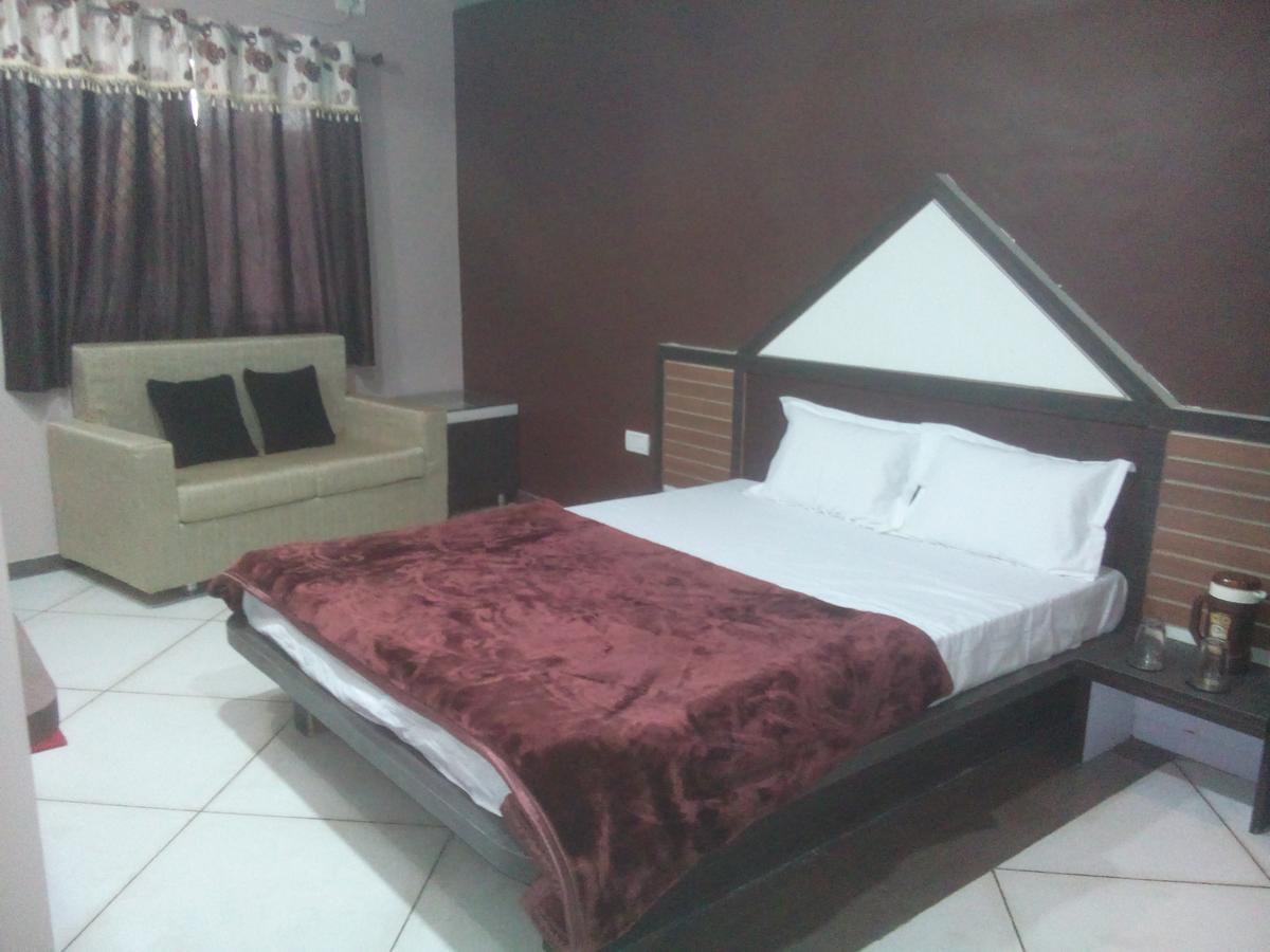 Hotel Palash Regency Bhagor Esterno foto